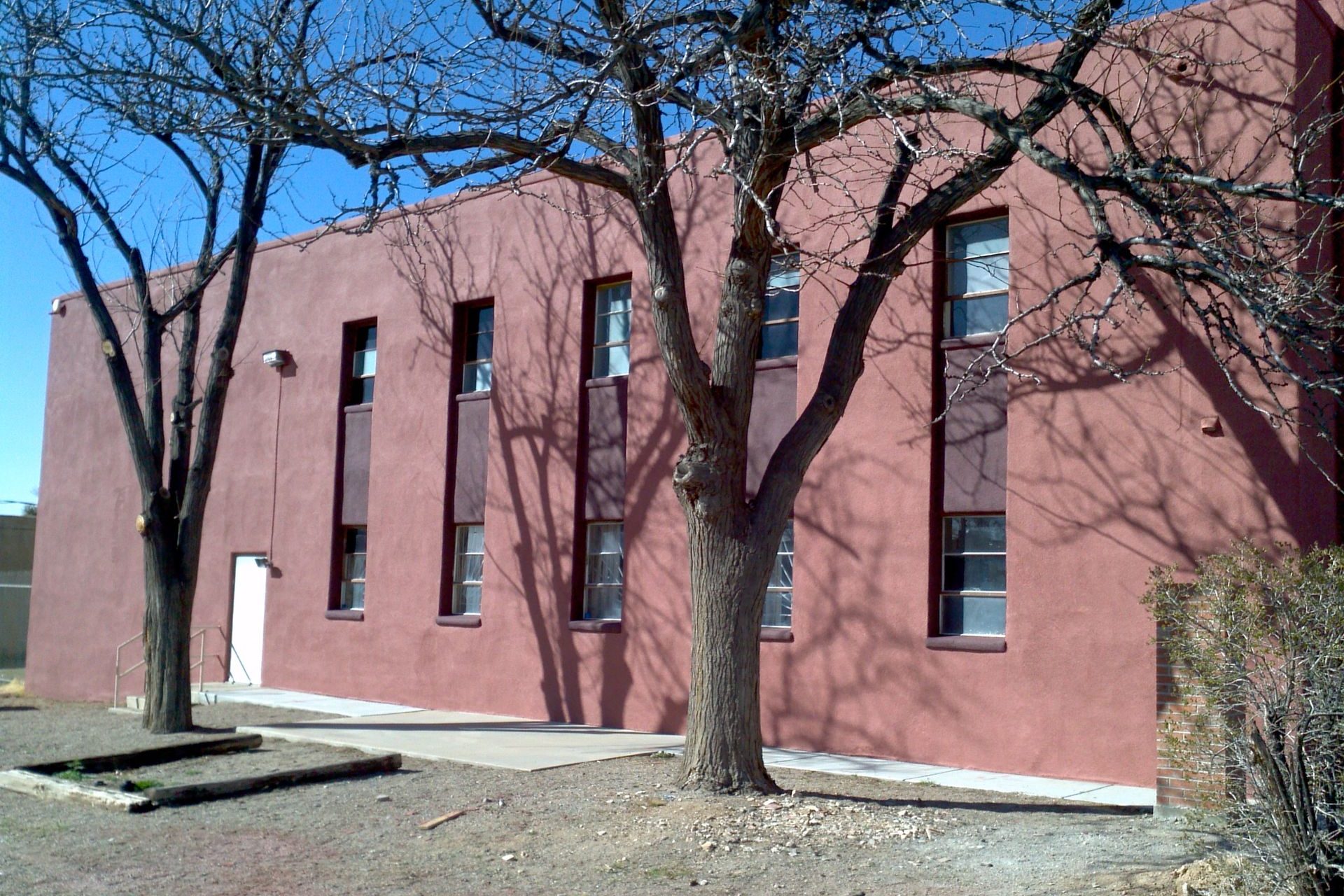 Exterior wall renewed with the SynthFoam system, showing a smooth seamless stucco finish and crisp window returns